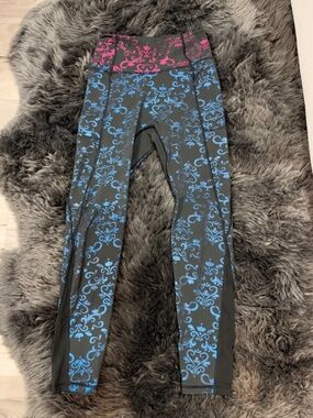 Crowned Athletics Disney Princess Frozen Snow Sister Anna Leggings Size Small